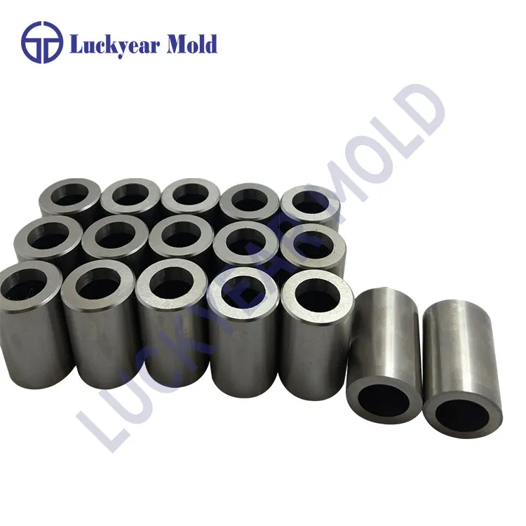 ¿Cuáles son los materiales comúnmente utilizados para estampar piezas?